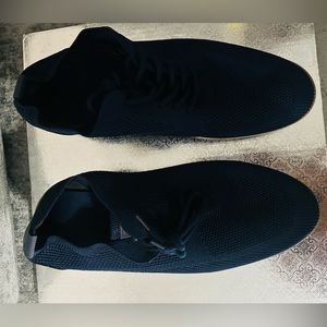 Never worn. Wrong size. Could not return